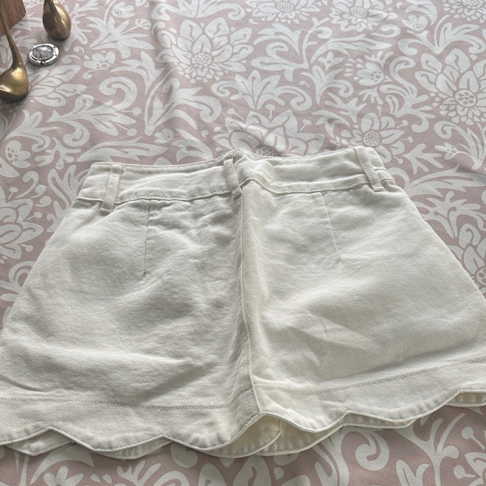 White Scalloped Button-Up Women Shorts - Picture 2 of 2